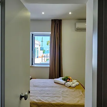 San Lorenzo Oda ve Kahvaltı 4*